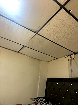 Mia jhoonson online show from 11-19-25, 10:37