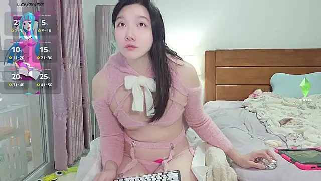 Snapshot of Eulalia-A chatting on 11-17-25, 02:39 Eulalia-A online show from 11-17-25, 02:39