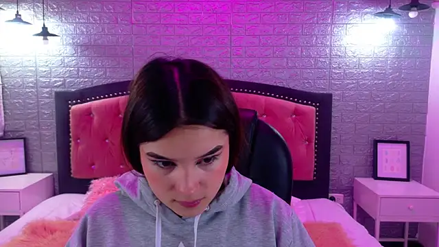 Snapshot of Natalie_loffreda chatting on 09-20-25, 02:56 Natalie loffreda online show from 09-20-25, 02:56