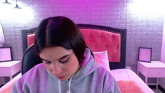 Snapshot of Natalie_loffreda chatting on 09-23-25, 02:58 Natalie loffreda online show from 09-23-25, 02:58