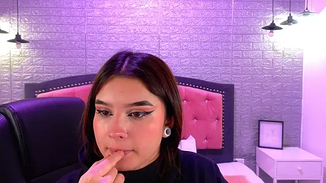 Snapshot of Natalie_loffreda chatting on 09-24-25, 02:48 Natalie loffreda online show from 09-24-25, 02:48