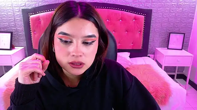 Snapshot of Natalie_loffreda chatting on 09-26-25, 02:48 Natalie loffreda online show from 09-26-25, 02:48