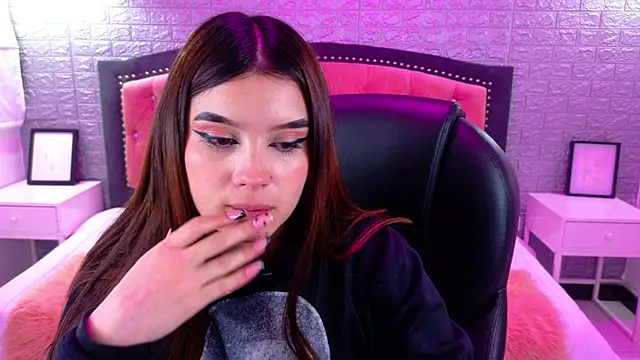 Snapshot of Natalie_loffreda chatting on 10-03-25, 02:52 Natalie loffreda online show from 10-03-25, 02:52