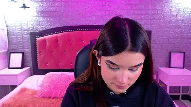 Snapshot of Natalie_loffreda chatting on 10-06-25, 03:04 Natalie loffreda online show from 10-06-25, 03:04