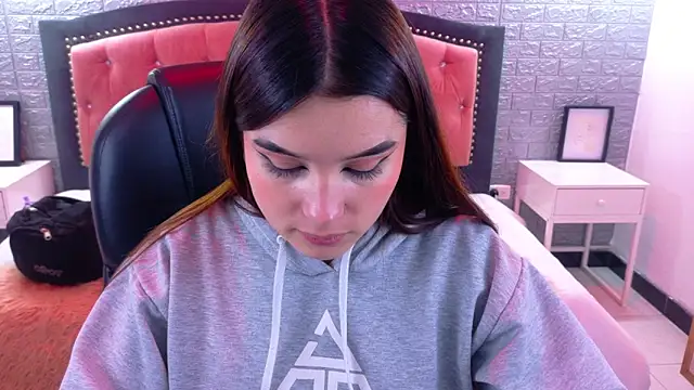 Snapshot of Natalie_loffreda chatting on 10-09-25, 03:04 Natalie loffreda online show from 10-09-25, 03:04