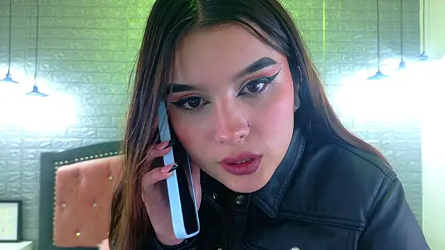 Snapshot of Natalie_loffreda chatting on 10-10-25, 02:54 Natalie loffreda online show from 10-10-25, 02:54