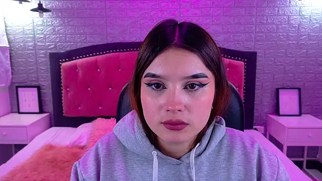 Snapshot of Natalie_loffreda chatting on 10-13-25, 07:47 Natalie loffreda online show from 10-13-25, 07:47