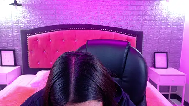 Snapshot of Natalie_loffreda chatting on 10-15-25, 02:55 Natalie loffreda online show from 10-15-25, 02:55