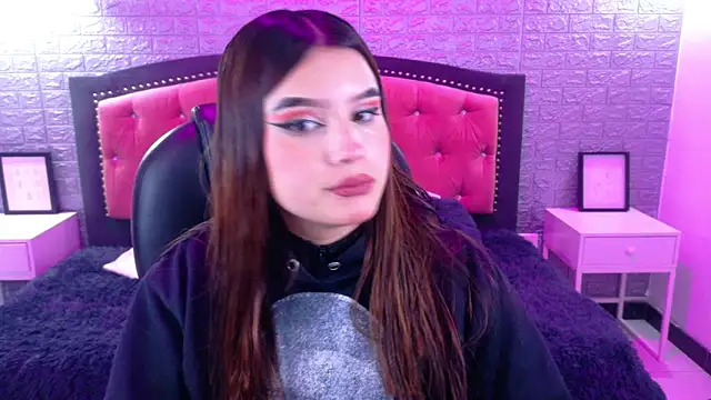 Snapshot of Natalie_loffreda chatting on 10-16-25, 03:18 Natalie loffreda online show from 10-16-25, 03:18