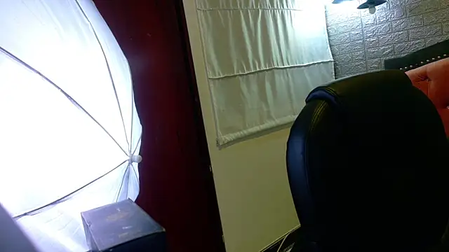 Snapshot of Natalie_loffreda chatting on 10-20-25, 03:51 Natalie loffreda online show from 10-20-25, 03:51