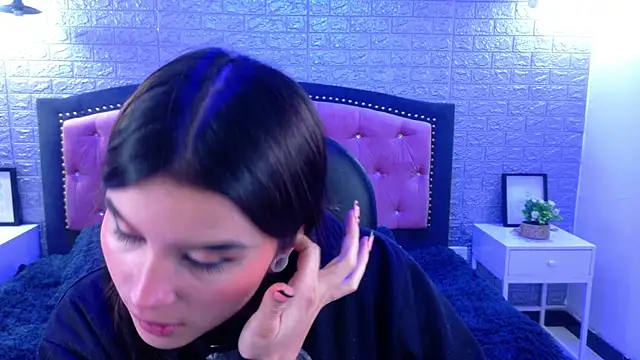 Snapshot of Natalie_loffreda chatting on 10-21-25, 03:07 Natalie loffreda online show from 10-21-25, 03:07