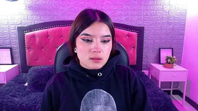 Snapshot of Natalie_loffreda chatting on 10-22-25, 02:56 Natalie loffreda online show from 10-22-25, 02:56