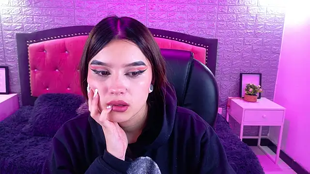 Snapshot of Natalie_loffreda chatting on 10-27-25, 02:59 Natalie loffreda online show from 10-27-25, 02:59