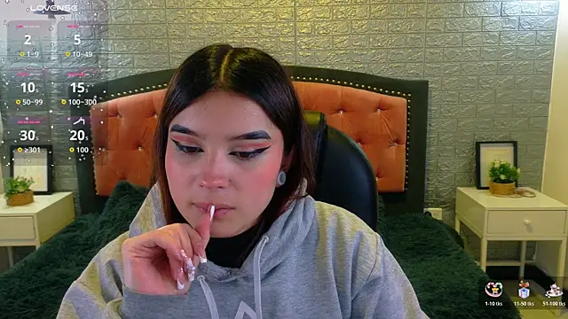 Snapshot of Natalie_loffreda chatting on 11-10-25, 02:54 Natalie loffreda online show from 11-10-25, 02:54