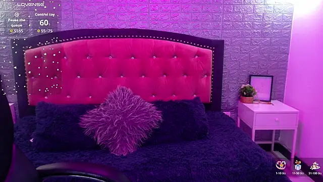 Snapshot of Natalie_loffreda chatting on 11-19-25, 03:17 Natalie loffreda online show from 11-19-25, 03:17