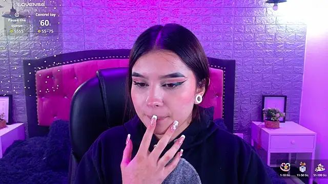 Snapshot of Natalie_loffreda chatting on 11-22-25, 03:16 Natalie loffreda online show from 11-22-25, 03:16