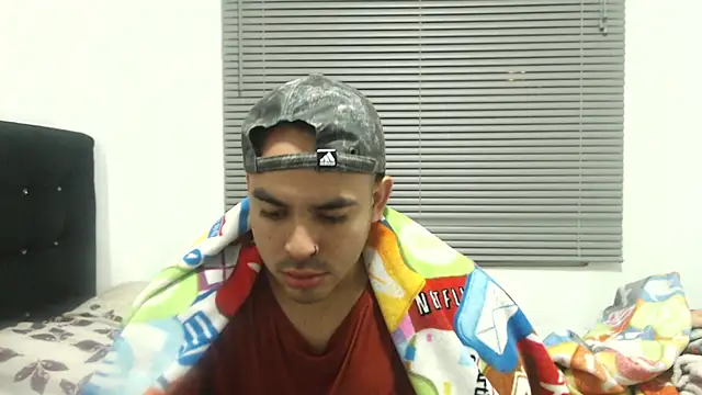 Snapshot of Ana_ThiagoxX chatting on 09-22-25, 02:35 Ana ThiagoxX online show from 09-22-25, 02:35