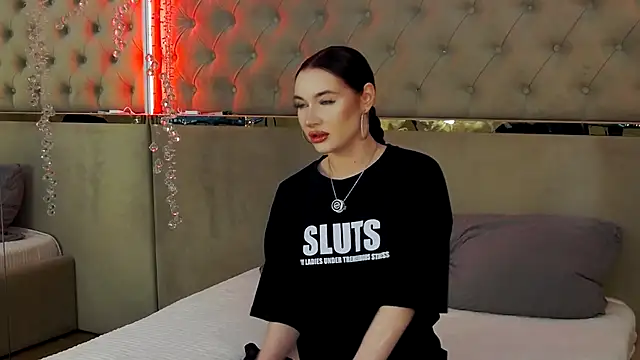 Snapshot of RoxyDoll_ chatting on 10-15-25, 05:13 RoxyDoll online show from 10-15-25, 05:13