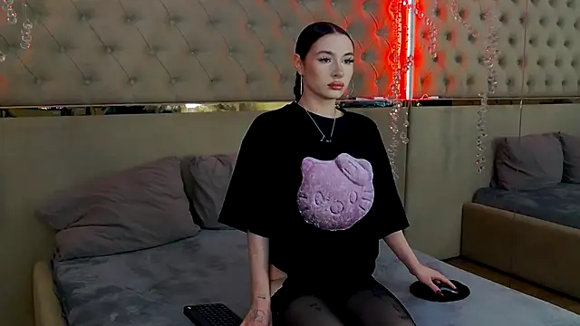 Snapshot of RoxyDoll_ chatting on 10-16-25, 05:25 RoxyDoll online show from 10-16-25, 05:25