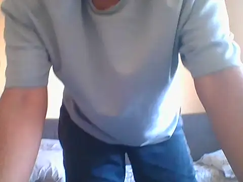 Snapshot of dream32222 chatting on 10-13-25, 01:11 dream32222 online show from 10-13-25, 01:11