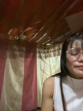 Snapshot of PhanHaa chatting on 09-16-25, 12:22 PhanHaa online show from 09-16-25, 12:22