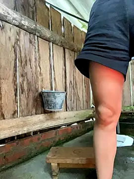 Snapshot of PhanHaa chatting on 09-30-25, 11:54 PhanHaa online show from 09-30-25, 11:54