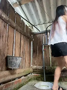 Snapshot of PhanHaa chatting on 10-11-25, 11:36 PhanHaa online show from 10-11-25, 11:36