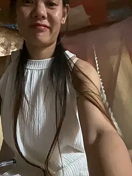 Snapshot of PhanHaa chatting on 10-18-25, 01:01 PhanHaa online show from 10-18-25, 01:01