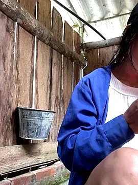 Snapshot of PhanHaa chatting on 10-19-25, 01:06 PhanHaa online show from 10-19-25, 01:06