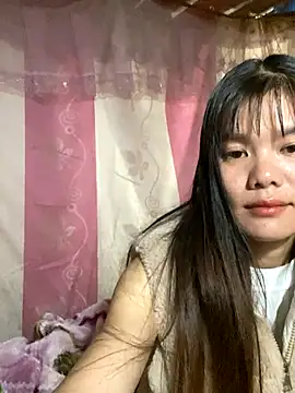 Snapshot of PhanHaa chatting on 10-29-25, 01:24 PhanHaa online show from 10-29-25, 01:24