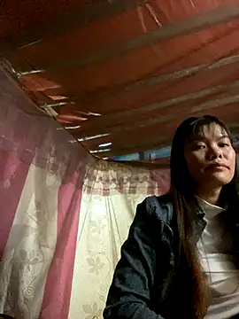 Snapshot of PhanHaa chatting on 11-06-25, 12:17 PhanHaa online show from 11-06-25, 12:17