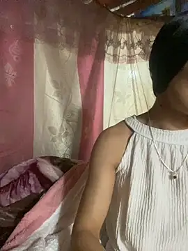 Snapshot of PhanHaa chatting on 11-17-25, 01:39 PhanHaa online show from 11-17-25, 01:39