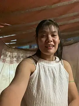 Snapshot of PhanHaa chatting on 11-22-25, 12:37 PhanHaa online show from 11-22-25, 12:37