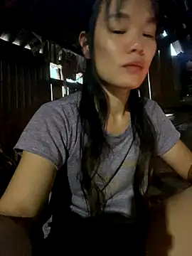 Snapshot of PhanHaa chatting on 11-25-25, 09:42 PhanHaa online show from 11-25-25, 09:42