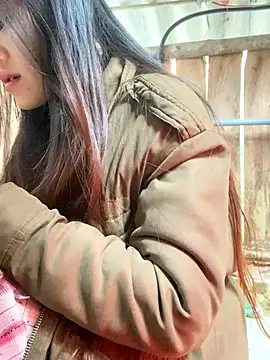 Snapshot of PhanHaa chatting on 11-27-25, 12:24 PhanHaa online show from 11-27-25, 12:24