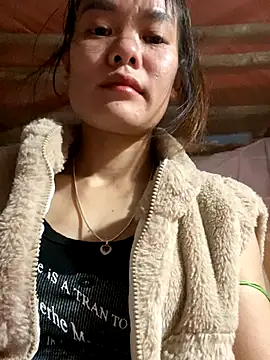 Snapshot of PhanHaa chatting on 11-28-25, 12:52 PhanHaa online show from 11-28-25, 12:52