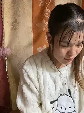 Snapshot of PhanHaa chatting on 11-30-25, 12:31 PhanHaa online show from 11-30-25, 12:31