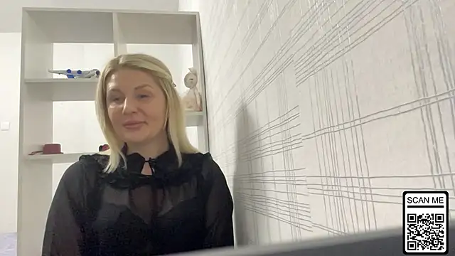 Snapshot of Blondie_xoxoxo chatting on 10-24-25, 05:42 Blondie xoxoxo online show from 10-24-25, 05:42