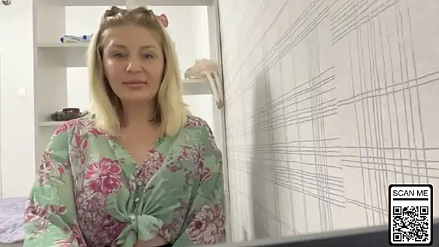 Snapshot of Blondie_xoxoxo chatting on 11-11-25, 12:38 Blondie xoxoxo online show from 11-11-25, 12:38