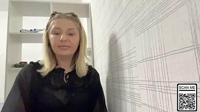 Snapshot of Blondie_xoxoxo chatting on 11-14-25, 02:16 Blondie xoxoxo online show from 11-14-25, 02:16