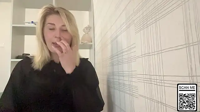 Snapshot of Blondie_xoxoxo chatting on 11-17-25, 07:58 Blondie xoxoxo online show from 11-17-25, 07:58