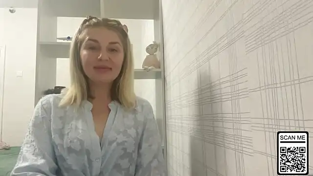 Snapshot of Blondie_xoxoxo chatting on 11-17-25, 08:03 Blondie xoxoxo online show from 11-17-25, 08:03