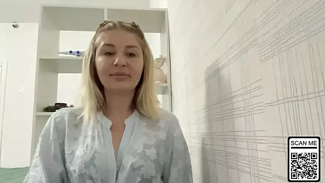 Snapshot of Blondie_xoxoxo chatting on 11-18-25, 12:42 Blondie xoxoxo online show from 11-18-25, 12:42