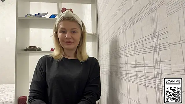 Snapshot of Blondie_xoxoxo chatting on 11-25-25, 02:50 Blondie xoxoxo online show from 11-25-25, 02:50