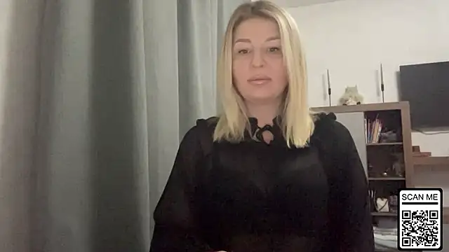 Snapshot of Blondie_xoxoxo chatting on 12-02-25, 05:19 Blondie xoxoxo online show from 12-02-25, 05:19