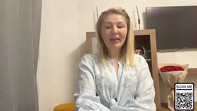 Blondie xoxoxo online show from 12-22-25, 07:05