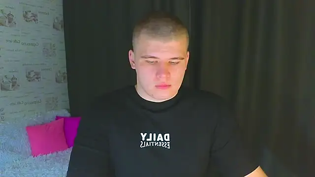 Snapshot of kittenmurr chatting on 09-19-25, 09:04 kittenmurr online show from 09-19-25, 09:04