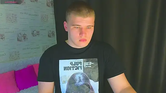 Snapshot of kittenmurr chatting on 10-16-25, 04:30 kittenmurr online show from 10-16-25, 04:30