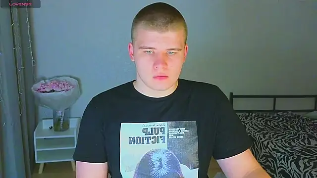 Snapshot of kittenmurr chatting on 10-31-25, 08:32 kittenmurr online show from 10-31-25, 08:32