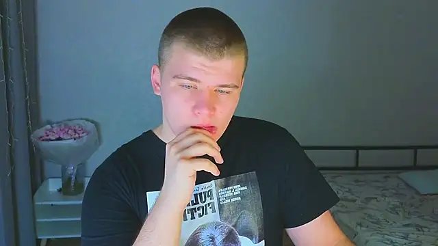 Snapshot of kittenmurr chatting on 11-02-25, 10:23 kittenmurr online show from 11-02-25, 10:23